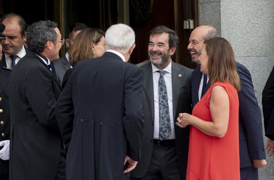 El presidente del Tribunal Constitucional, Cándido Conde-Pumpido; el Fiscal General del Estado, Álvaro García Ortiz; la ministra de Justicia en funciones, Pilar Llop; el presidente del Consejo General del Poder Judicial, Vicente Guilarte; el presidente del Senado, Pedro Rollán y la presidenta del Congreso, Francina Armengol, conversan a su salida de la apertura del año judicial. 

Alberto Ortega / Europa Press
