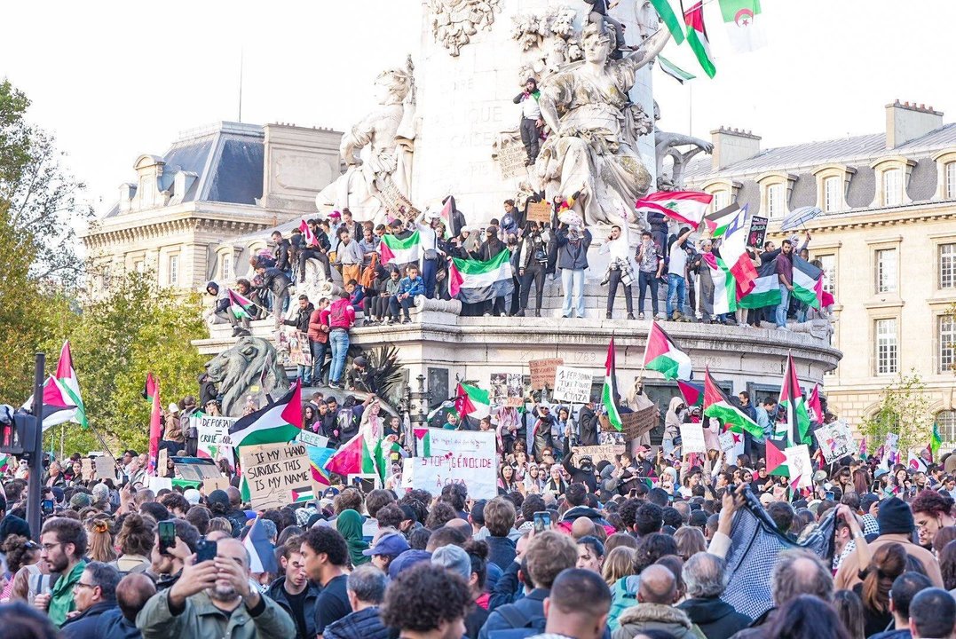 Manifestación solidaria con Palestina este domingo en París. Foto de Mathilde Panot (Presidenta del grupo de La France Insumise en la Asamblea Nacional)