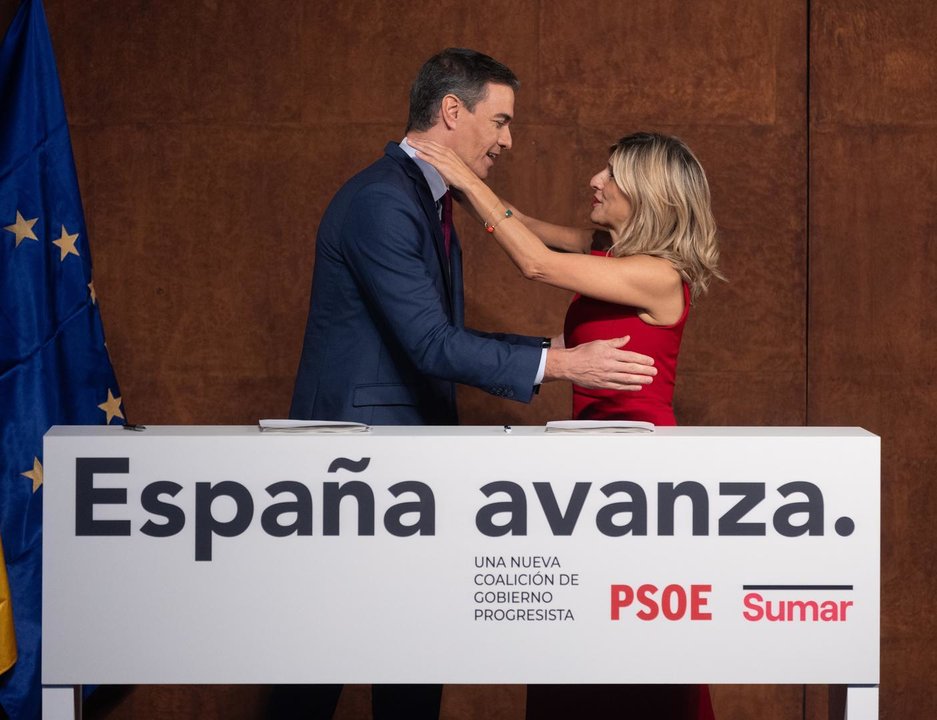 Sánchez y Díaz firman el acuerdo de gobierno.
Eduardo Parra / Europa Press
24/10/2023