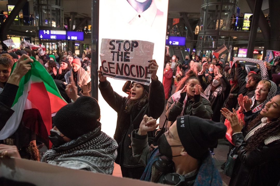 December 19, 2023, Berlin, Germany: On December 19, 2023, Berlin's Central Station witnessed a pro-Palestinian demonstration. This event, marked by civil disobedience, drew hundreds to voice their dissent against Israel's military actions against Hamas. Participants energetically chanted slogans like ''Free Free Palestine'' and ''Israel Bombs, Germany Finances'' while brandishing Palestinian flags and keffiyehs. Despite its unregistered status and the acts of civil disobedience, the demonstration proceeded without intervention from the police.,Image: 830949282, License: Rights-managed, Restrictions: , Model Release: no, Credit line: Michael Kuenne / Zuma Press / ContactoPhoto