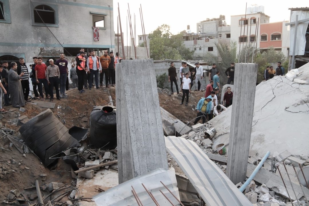 December 30, 2023, Gaza, Palestine: (INT) Palestinian Rescuers Save chickens from Rubbles. December 30, 2023, Gaza, Palestine: Palestinian rescuers are seen saving chickens out from under the destructions after the Israeli bombing of Gaza City.,Image: 833301799, License: Rights-managed, Restrictions: , Model Release: no, Credit line: Hashem Zimmo / Zuma Press / ContactoPhoto