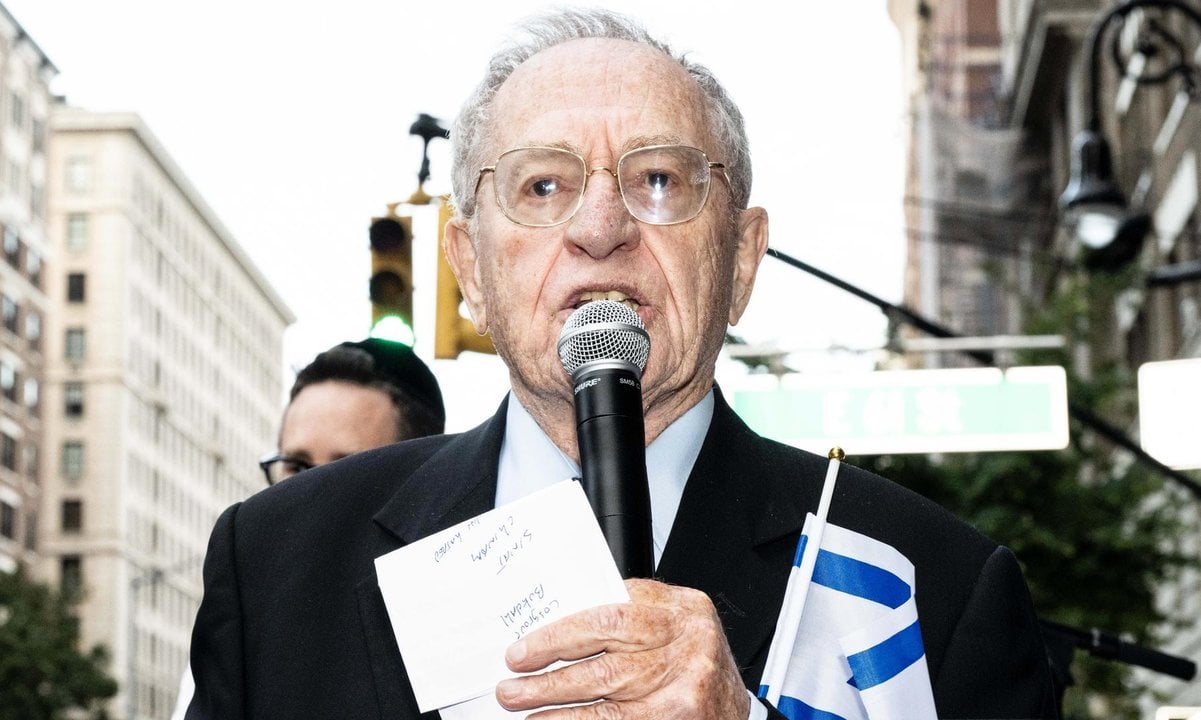 Alan Dershowitz, American lawyer and former law professor, speaking at a Pro-Israel rally outside of the hotel Israeli Prime Minister Benjamin Netanyahu is staying at on Park Avenue in New York City.