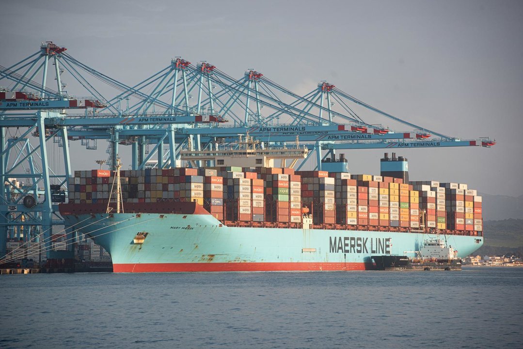 Los buques ,Maersk Denver y Mary Maersk, en  la terminal de APM, gestionada por Maerks .en el puerto de Algeciras (Cádiz),  donde se están realizando trabajos de descarga de contenedores, después de arribar procedente del Canal de Suez (Egipto) tras el encallamiento. Algeciras (Cádiz) a 04 de abril 2021
Marcos Moreno / Europa Press
(Foto de ARCHIVO)
04/4/2021