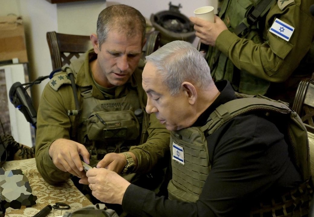 December 25, 2023, Northern District, Gaza Strip: Prime Minister BENJAMIN NETANYAHU visits the northern Gaza Strip, is briefed about IDF activities in Gaza and speaks with soldiers. (Credit Image: � Avi Ohayon/Israel Gpo via ZUMA Press Wire)