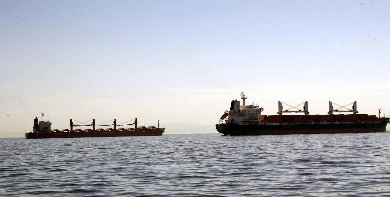 MERSIN (T?RKIYE), Jan. 5, 2024  -- Cargo ships enter the Mersin port in Mersin, T¨¹rkiye, on Jan. 5, 2024. Recent attacks by Yemen's Houthi group on commercial vessels in the Red Sea could potentially hit Turkish consumers through rising prices along with disruptions in the global maritime trade, Turkish industry insiders said.,Image: 834542152, License: Rights-managed, Restrictions: , Model Release: no, Credit line: Mustafa Kaya / Xinhua News / ContactoPhoto
