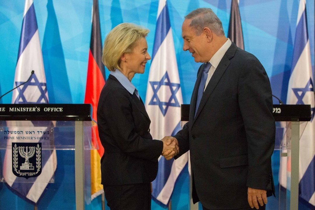 JERUSALEM, May 13, 2015  German Defence Minister Ursula von der Leyen (L) shakes hands with Israeli Prime Minister Benjamin Netanyahu during a joint press conference at the Prime Minister's Office in Jerusalem, on May 12, 2015. Israeli Prime Minister Benjamin Netanyahu expressed his appreciation to Germany for its ''commitment to Israel's security'' in a joint press conference Tuesday afternoon with visiting German Defense Minister Ursula Von Der Leyen..,Image: 244416373, License: Rights-managed, Restrictions: , Model Release: no, Credit line: Jinipix / Zuma Press / ContactoPhoto