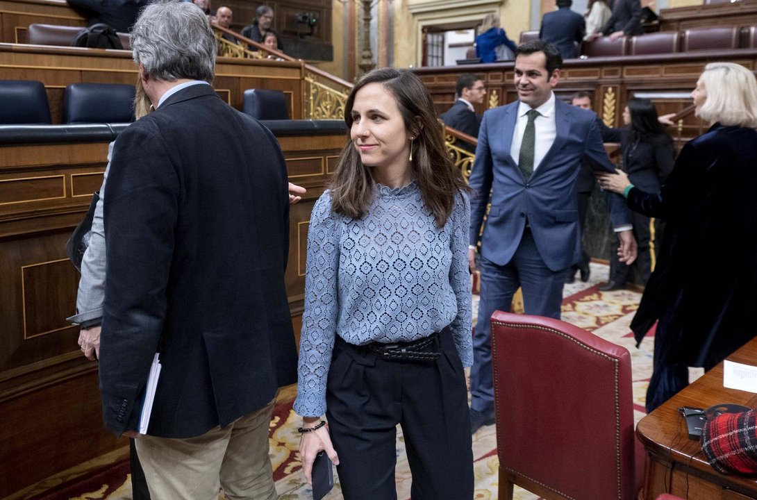 La secretaria general de Podemos, Ione Belarra (c), durante una sesión plenaria, en el Congreso de los Diputados, a 30 de enero de 2024, en Madrid (España). El Pleno del Congreso celebra una sesión extraordinaria hoy para debatir y votar el dictamen de la Comisión de Justicia a la Proposición de Ley Orgánica de amnistía para la normalización institucional, política y social en Cataluña, así como las enmiendas que se mantengan vivas y los votos particulares que, en su caso, se han presentado. La votación final requiere del apoyo de la mayoría absoluta de la Cámara (176 votos) al tratarse de una ley orgánica.
30 ENERO 2024;AMNISTÍA;PLENO;CONGRESO;POLÍTICOS;LEY;SESIÓN
Alberto Ortega / Europa Press
30/1/2024