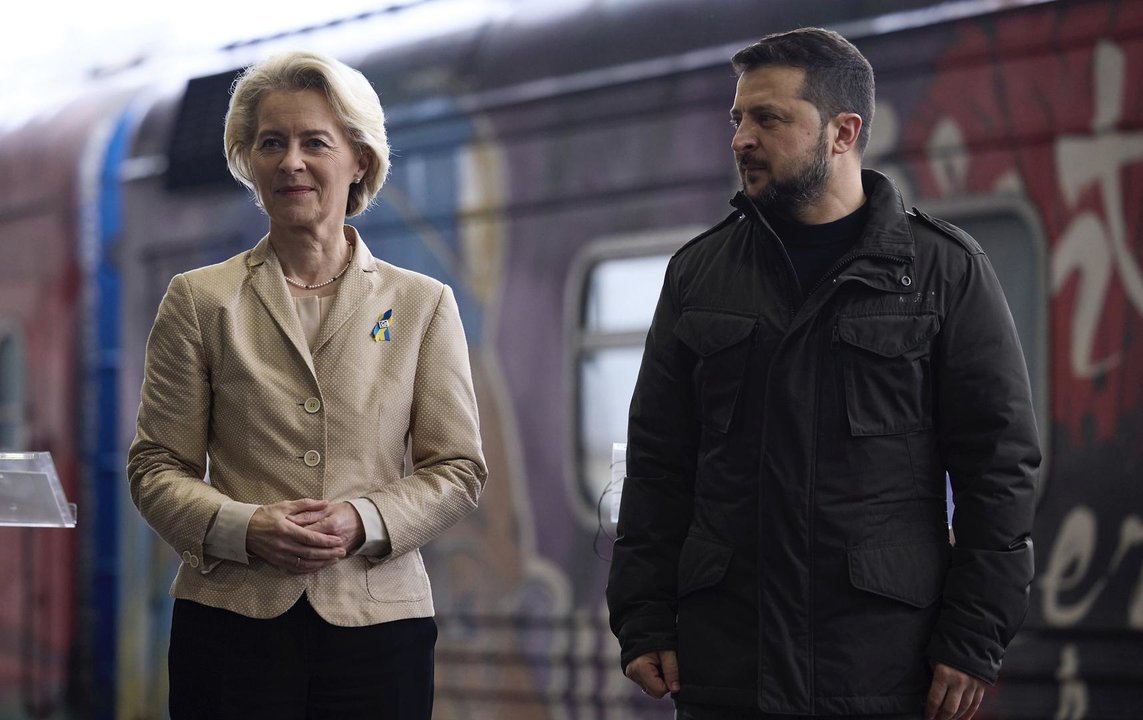November 4, 2023, Kyiv, Ukraine: Ukrainian President Volodymyr Zelenskyy, right, and European Commission President Ursula von der Leyen, left, take part in a ceremony honoring Railway Workers at the Central Railway Station, November 4, 2023 in Kyiv, Ukraine.,Image: 819702708, License: Rights-managed, Restrictions: , Model Release: no, Credit line: Ukraine Presidency/Ukrainian Pre / Zuma Press / ContactoPhoto