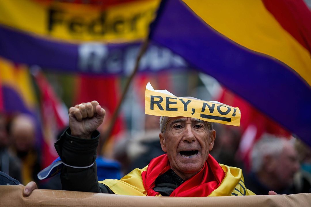 December 6, 2022, Madrid, Spain: A protester with a placard on his forehead that says ''No King'' seen gesturing during the demonstration, demanding the third Republic called by the Workers' Front and Republican Space of Madrid. December 6th in Spain marks the 44th anniversary of the Spanish Constitution.,Image: 742841542, License: Rights-managed, Restrictions: , Model Release: no, Credit line: Luis Soto / Zuma Press / ContactoPhoto