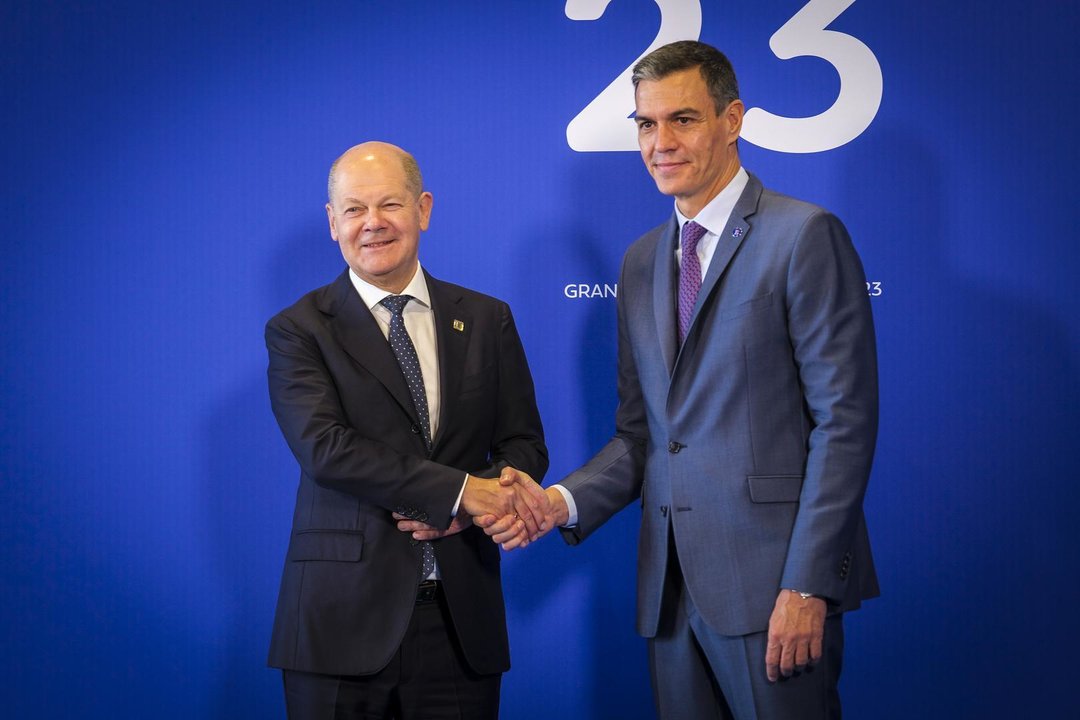 October 6, 2023, Granada, Andalusia, Spain: Olaf Scholz and Pedro Sanchez. The various European heads of state met at an informal summit of the European Economic Community.,Image: 811800947, License: Rights-managed, Restrictions: * Belgium, France and Russian Rights OUT *, Model Release: no, Credit line: Nicolas Landemard / Zuma Press / ContactoPhoto