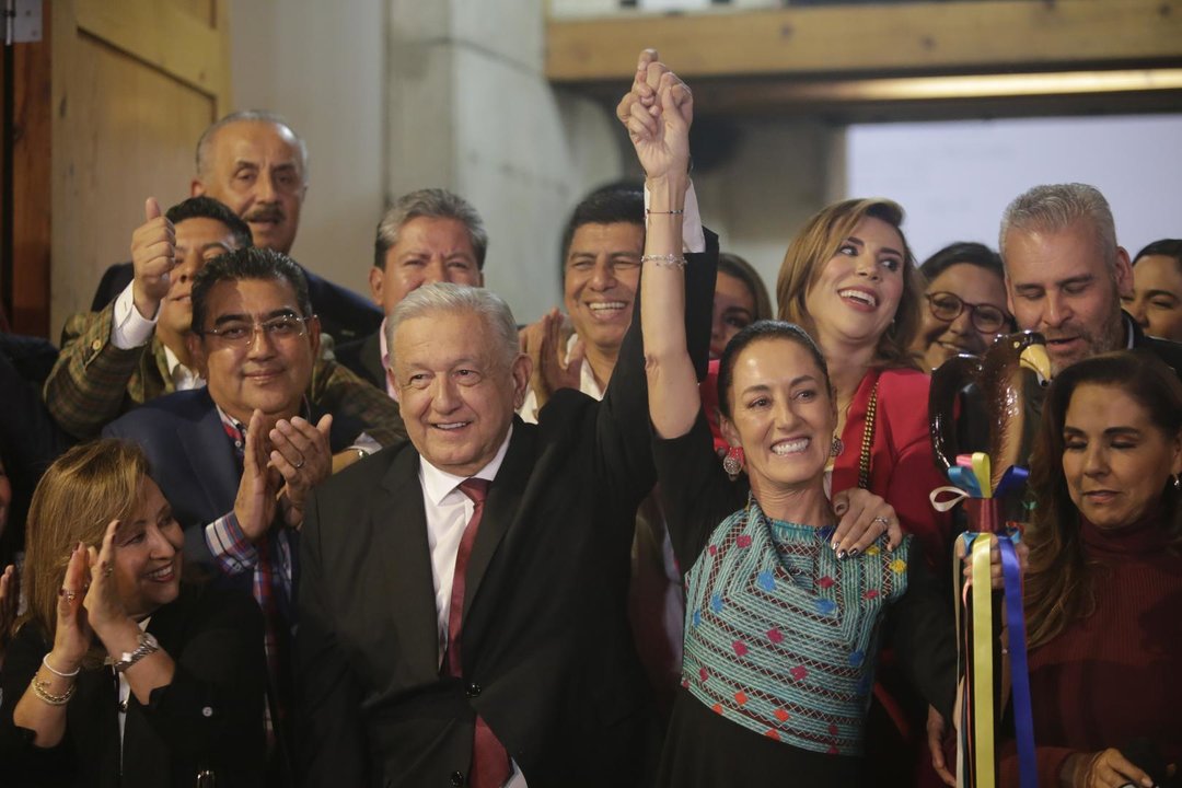 September 8, 2023, Mexico City, Mexico City, Mexico: ANDRES MANUEL LOPEZ OBRADOR president of the United Mexican States raising his hand together with CLAUDIA SHEINBAUM PARDO, at the handing over of the baton.,Image: 803669626, License: Rights-managed, Restrictions: , Model Release: no, Credit line: Luis E Salgado / Zuma Press / ContactoPhoto