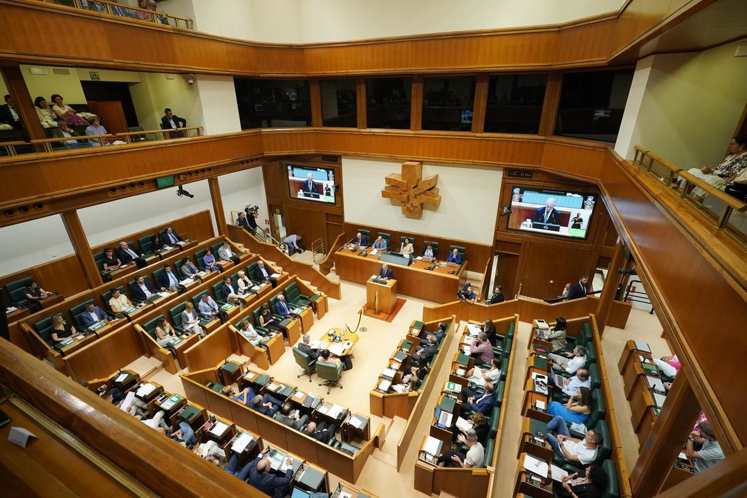 El Lehendakari, Iñigo Urkullu, interviene durante el último pleno de Política General de la Legislatura del Gobierno vasco, en el Parlamento vasco, a 14 de septiembre de 2023, en Vitoria-Gasteiz, Álava, País Vasco (España). El Lehendakari ha defendido en el último Pleno de Política General que el autogobierno es la "clave de bóveda" del presente y futuro de Euskadi y cree que los "progresos" que se produjeron en la ponencia de autogobierno durante la legislatura anterior "sustentarán los consensos futuros".,Image: 805200974, License: Rights-managed, Restrictions: , Model Release: no, Pictured: IÑIGO URKULLU, Credit line: Iñaki Berasaluce / Europa Press / ContactoPhoto