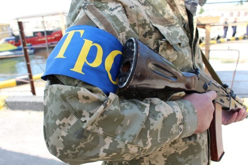 soldado miliciano ucraniano
