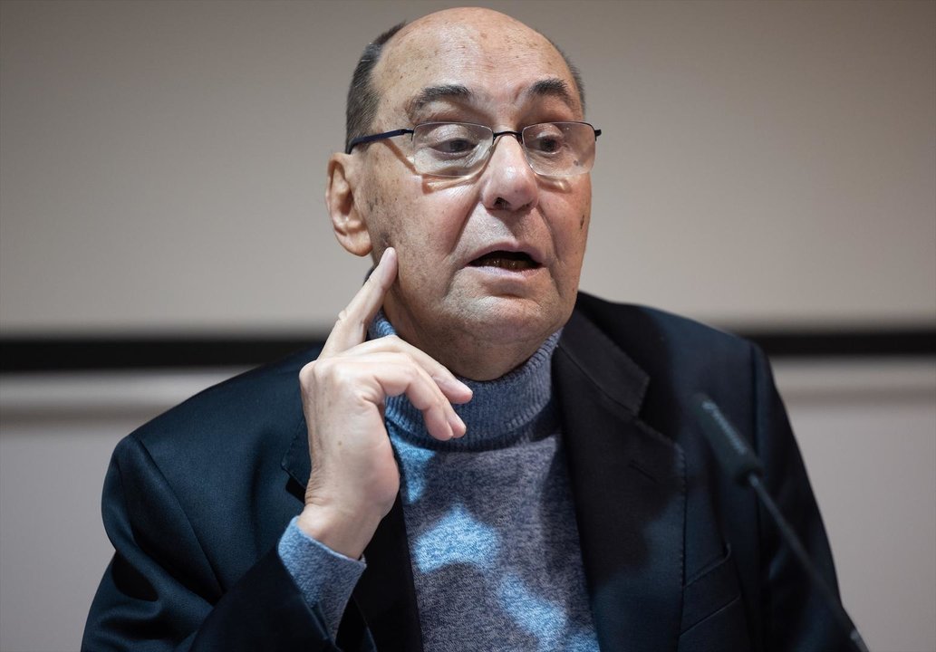 El vicepresidente del Parlamento Europeo entre 1999-2014, Alejo Vidal-Quadras, ofrece una rueda de prensa, en la Asociación de la Prensa, a 23 de febrero de 2024, en Madrid (España). El motivo de la comparecencia es para informar sobre el atentado que sufrió el pasado 9 de noviembre en Madrid. Hasta ahora, Vidal-Quadras ha dado las gracias por el apoyo recibido o ha hecho comentarios tangenciales sobre lo sucedido, pero nunca hasta ahora ha contestado preguntas. El Ministerio del Interior le ofreció acogerse a los derechos que le asisten como víctima del terrorismo y reforzó su seguridad personal desde que ingresó en el hospital. El caso sigue bajo secreto de sumario en la Audiencia Nacional.
23 FEBRERO 2024;MADRID;ALEJO VIDAL QUADRAS;ATENTADO
Eduardo Parra / Europa Press
(Foto de ARCHIVO)
23/2/2024