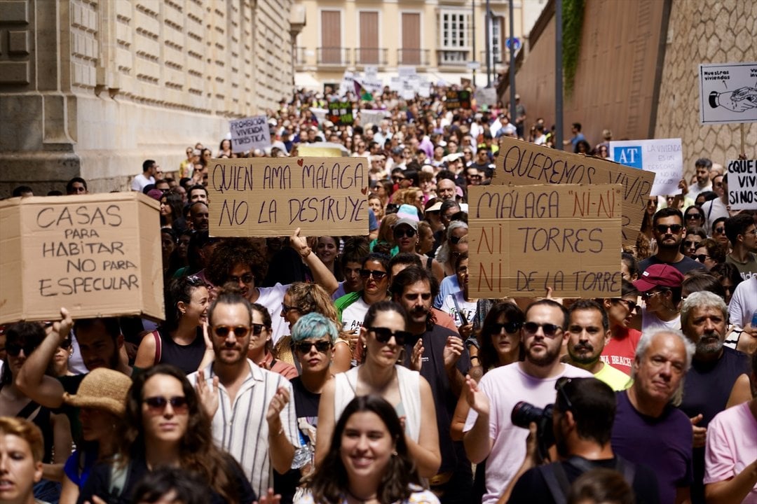 Manifestación bajo el lema 'Málaga para vivir y no para sobrevivir' — Álex Zea / Europa Press