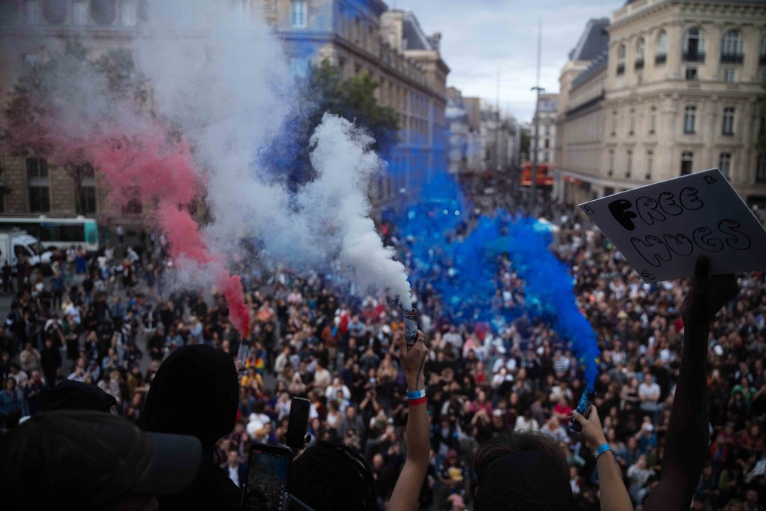 July 7, 2024, Paris, Ile-De-France, France: On July 7, 2024, the group Antifa Paris Banlieu called on people to wait for the results of the second round of the French elections at 8 p.m. at the Republique and to react depending on the outcome. Tens of thousands of people responded to this call and after the Nouveau Front Populaire won, the celebrations continued well into the night. There was hardly any violence, only briefly interrupted by a group of right-wingers.,Image: 888082902, License: Rights-managed, Restrictions: * Germany Rights Out *, Model Release: no, Credit line: Max Ludwig / Zuma Press / ContactoPhoto