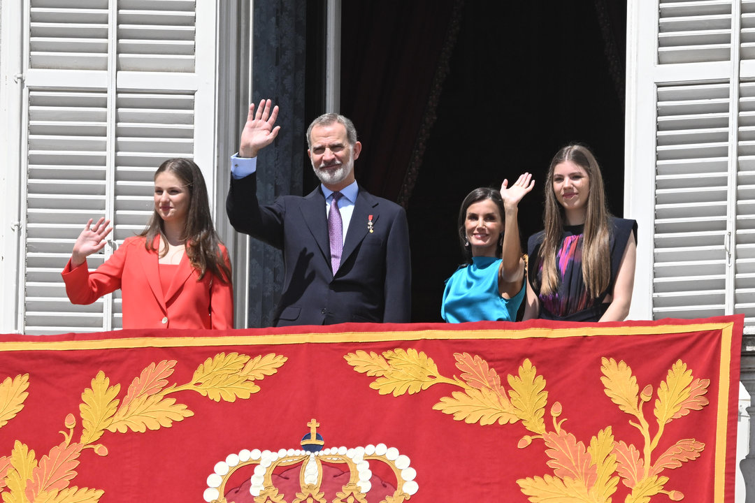 EuropaPress_6040845_i_d_princesa_leonor_rey_felipe_reina_letizia_infanta_sofia_saludan_balcon José Oliva / Europa Press