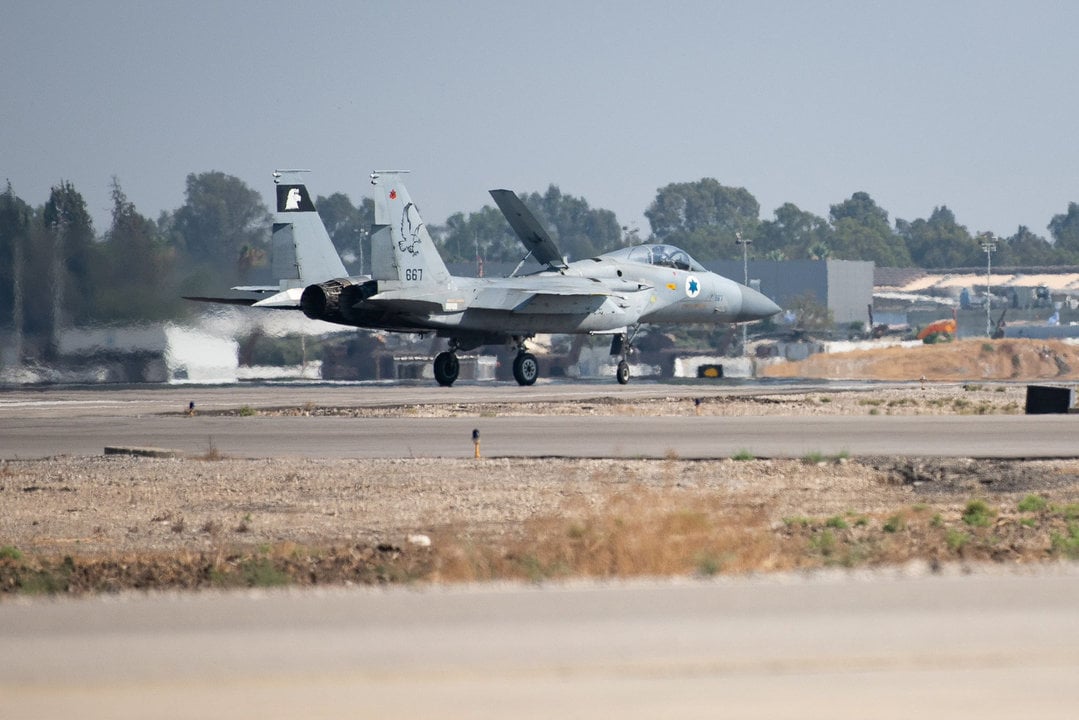 Aviones de combate F15 de la Fuerza Aérea de Israel se preparan para bombardear Yemen — Idf Spokesperson / Zuma Press / ContactoPhoto