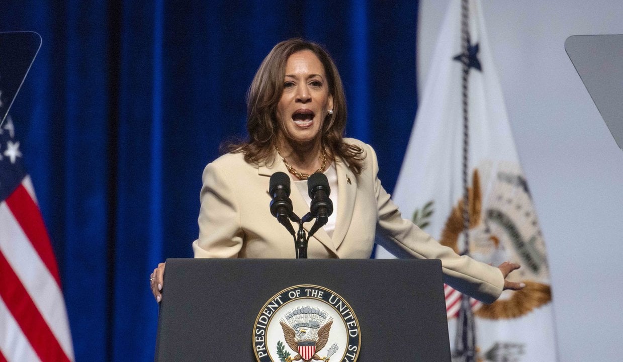 July 24, 2024 - Indianapolis, Indiana, U.S.A. -  Vice President KAMALA HARRIS addresses the Zeta Phi Beta Sorority's Conference at the Indiana Convention Center.,Image: 892092938, License: Rights-managed, Restrictions: , Model Release: no, Credit line: Brian Cahn / Zuma Press / ContactoPhoto