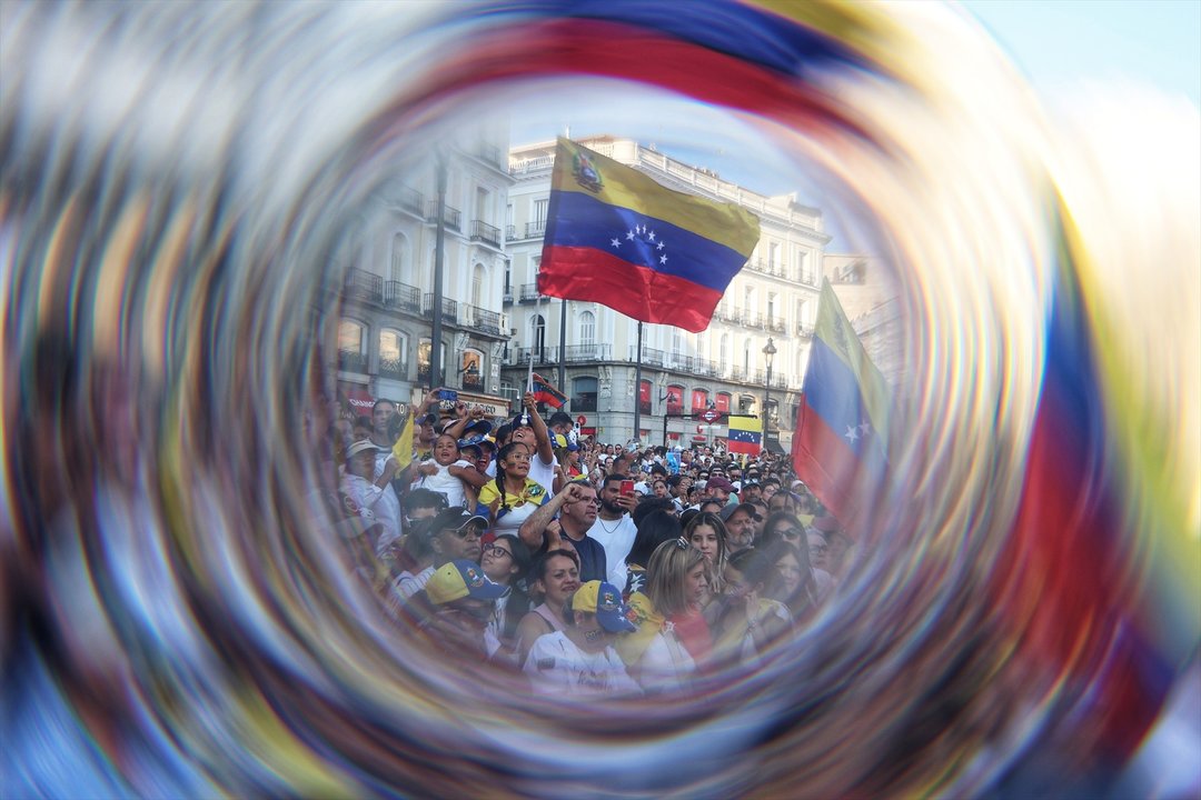 EuropaPress_6133090_decenas_personas_concentracion_contra_nicolas_maduro_puerta_sol_agosto_2024
Ricardo Rubio / Europa Press