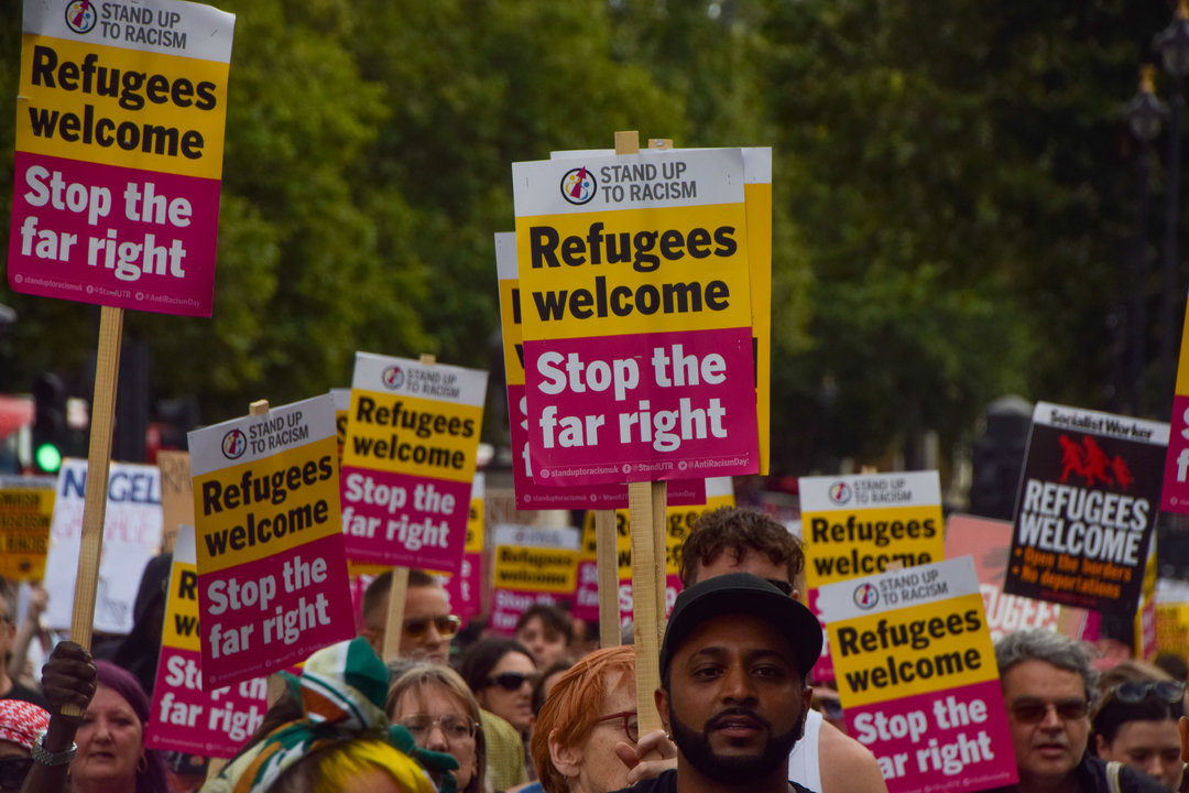 Protesters hold 'Refugess welcome, stop the far right placards' as crowds march in Westminster in protest against Nigel Farage and the far right. The march is part of the ongoing protests against the far right, fascism and racism following the anti-immigration riots that swept across the UK.
Vuk Valcic / Zuma Press / ContactoPhoto