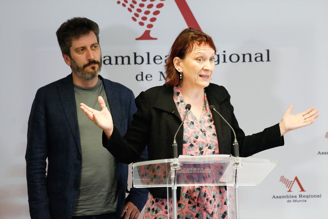 Los portavoces de Podemos en la Asamblea Regional de Cartagena, Víctor Egío y María Marín — Edu Botella / Europa Press