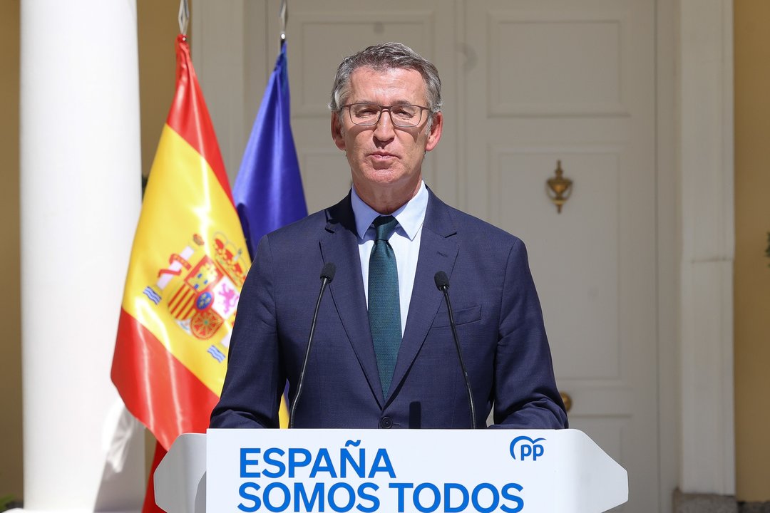 El presidente del PP, Alberto Núñez Feijóo, durante una rueda de prensa posterior a la reunión con los barones del PP, en el Palacio de los Duques de Pastrana, a 6 de septiembre de 2024, en Madrid (España). Durante el encuentro, al que acuden los once presidentes autonómicos del PP, buscan exhibir una foto de unidad con la financiación autonómica y denuncian el intento de "división" que, a su juicio, ‘’pretende el Gobierno al asegurar que la financiación singular de Cataluña puede extenderse a otras comunidades’’. Con este objetivo, han pactado un documento que suscriben hoy en el que se comprometen a tratar la financiación solo en "foros multilaterales".
06 SEPTIEMBRE 2024;FEIJOO;PPP;CCAAA;FINANCIACION
Marta Fernández / Europa Press
06/9/2024