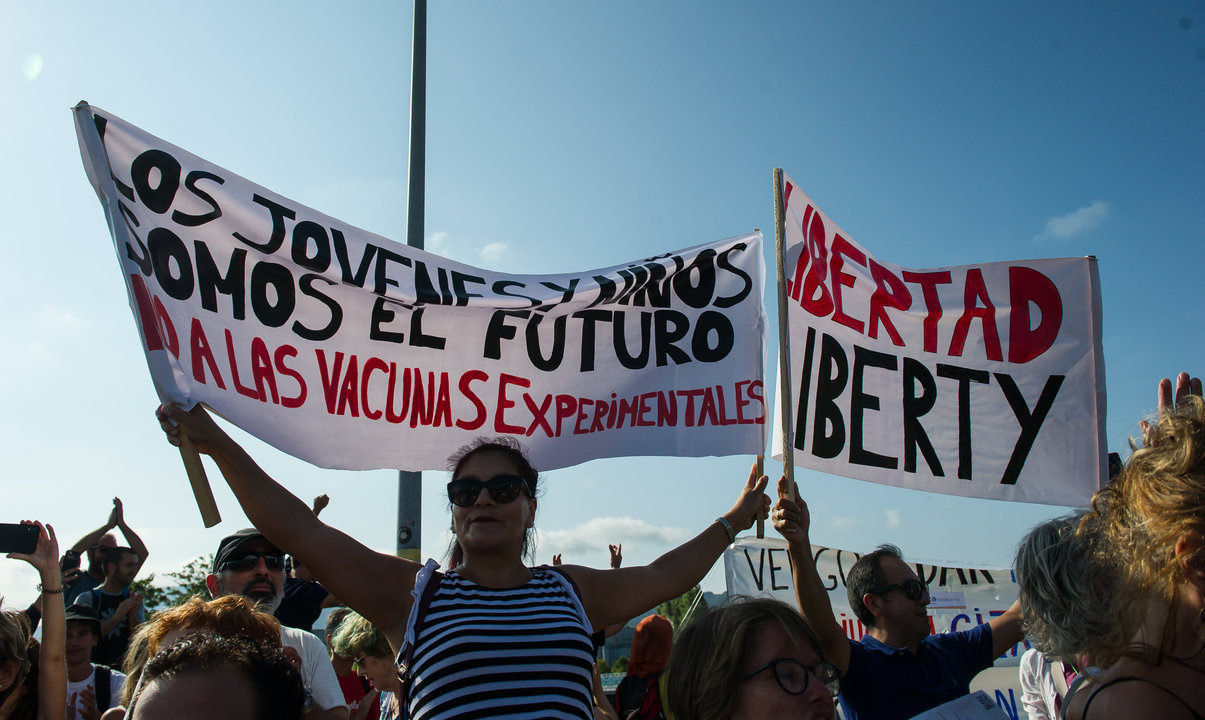 MANIFESTACION CONJUNTA ENTRE IRUN Y HENDAIA PARA EL REESTABLECIMIENTO DE TODAD LAS LIBERTADES 04/09/2021- FOTO UNANUE