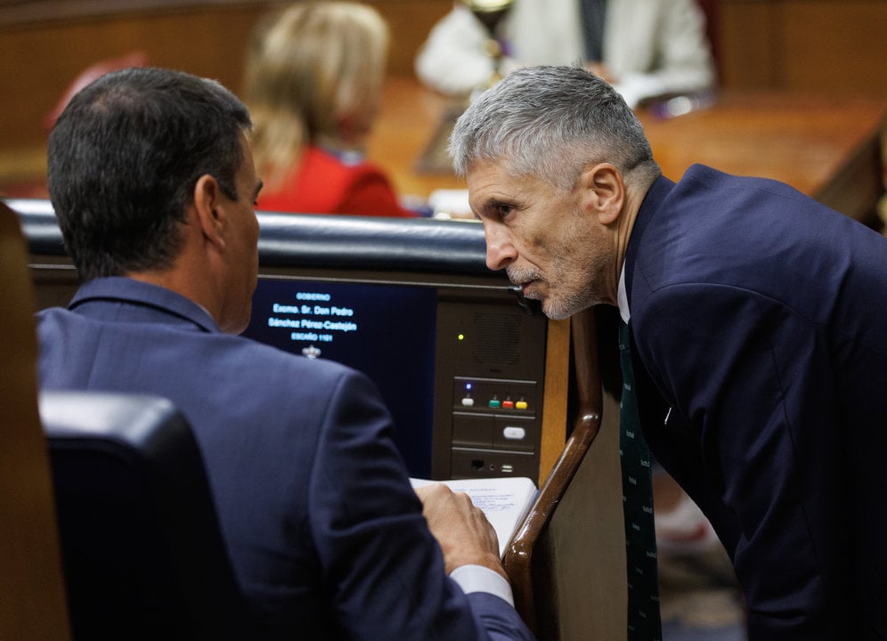 El presidente del Gobierno, Pedro Sánchez (i) y el ministro de Interior, Fernando Grande-Marlaska (d), durante una sesión plenaria en el Congreso de los Diputados, a 19 de abril de 2023, en Madrid (España). Durante el pleno del Congreso, el presidente del Gobierno ha informado sobre los últimos Consejos Europeos, la reunión de alto nivel con Marruecos y la situación de Ucrania tras un año del inicio de la guerra. El pleno se produce después de que el PSOE tenga atada la reforma de la ley del 'solo sí es sí' gracias al apoyo del PP y con el rechazo de su socio de coalición, Unidas Podemos.
Fecha: 19/04/2023. leer menos

Foto de archivo

Firma: Eduardo Parra / Europa Press