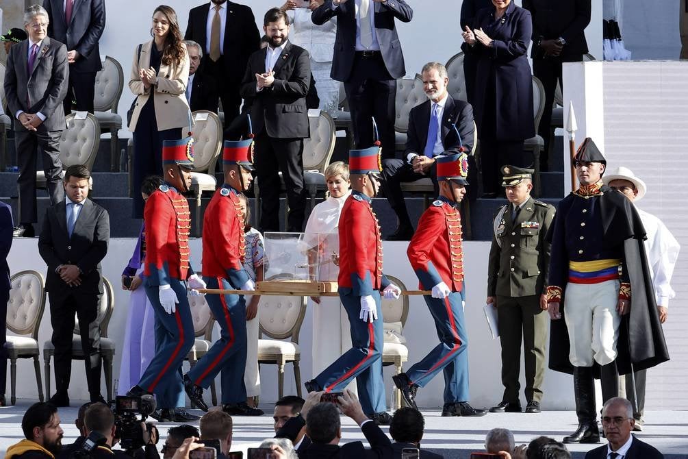 Felipe VI no muestra su respeto ante la espada de Simón Bolívar, símbolo de la independencia de Colombia