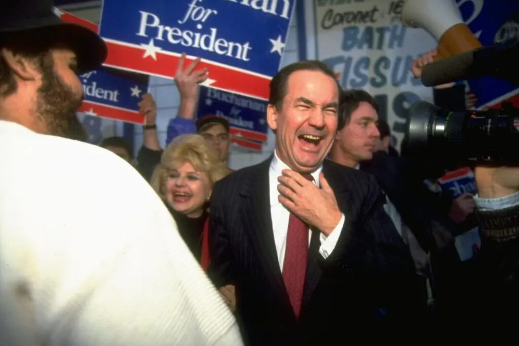 Pat Buchanan celebra su segundo puesto en las primarias presidenciales republicanas de New Hampshire, en 1992 — Jacobin