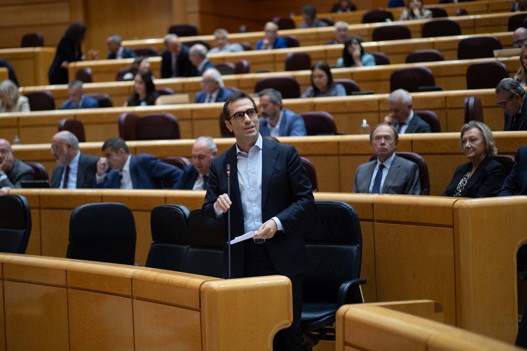 El ministro de Economía, Carlos Cuerpo, durante una sesión de control de Gobierno en el Senado —  Alejandro Martínez Vélez / Europa Press / ContactoPhoto