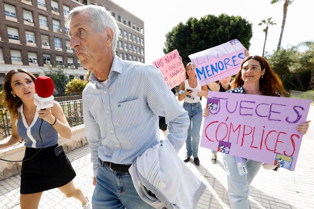 08-10-24 Palacio de Justicia en Murcia, de los condenados por prostitución de menores el pasado 11 de septiembre. Se trata de la segunda jornada de la vista en la que la Audiencia Provincial analiza la suspensión de penas a los condenados. En esta segunda jornada estan citados cinco condenados, entre ellos empresarios que reconocieron haber tenido sexo con menores a cambio de dinero y miembros de la organización qu prostituía a los menores.