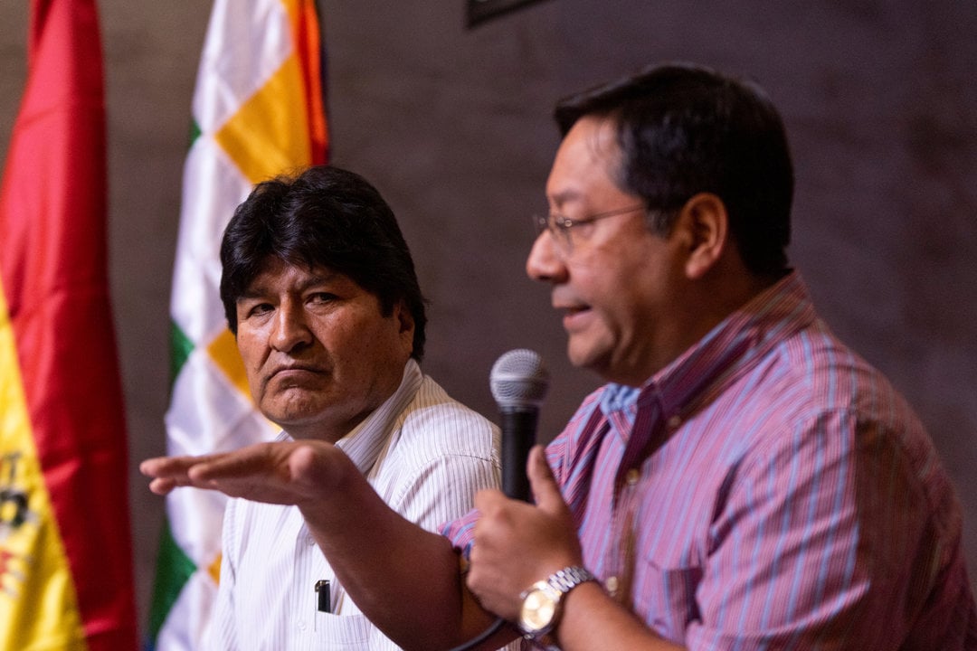 INT. WorldNews. Archive Picture. EVO MORALES, Former President of Plurinational State of Bolivia, and LUIS ARCE CATACORA, candidate for President for MAS-IPSP (Movimiento al Socialismo-Instrumento Político por la Soberanía de los Pueblos) and former Minister of Economy....Former President of Plurinational State of Bolivia, Evo Morales, and the candidate for President for MAS-IPSP (Movimiento al Socialismo-Instrumento Político por la Soberanía de los Pueblos) and former Minister of Economy, Luis Arce Catacora, at press conference in Buenos Aires, Argentina on January 27, 2020. Julieta Ferrario / Zuma Press / ContactoPhoto