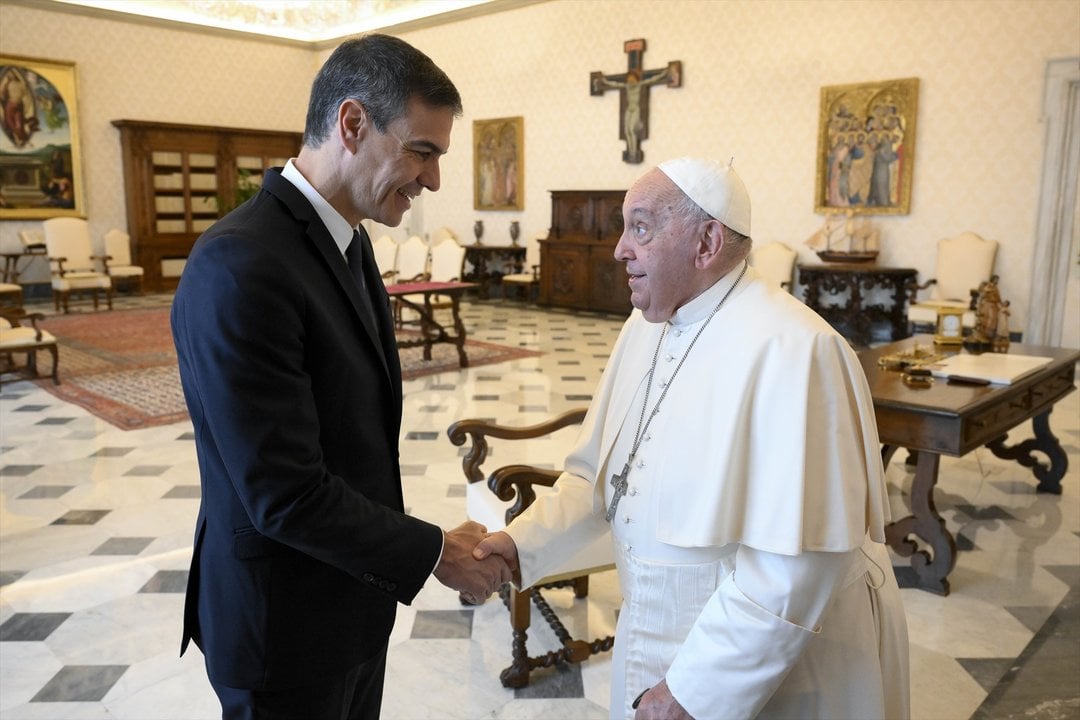 Pedro Sánchez recibido en audiencia por el Papa Francisco — Vatican Media / Europa Press